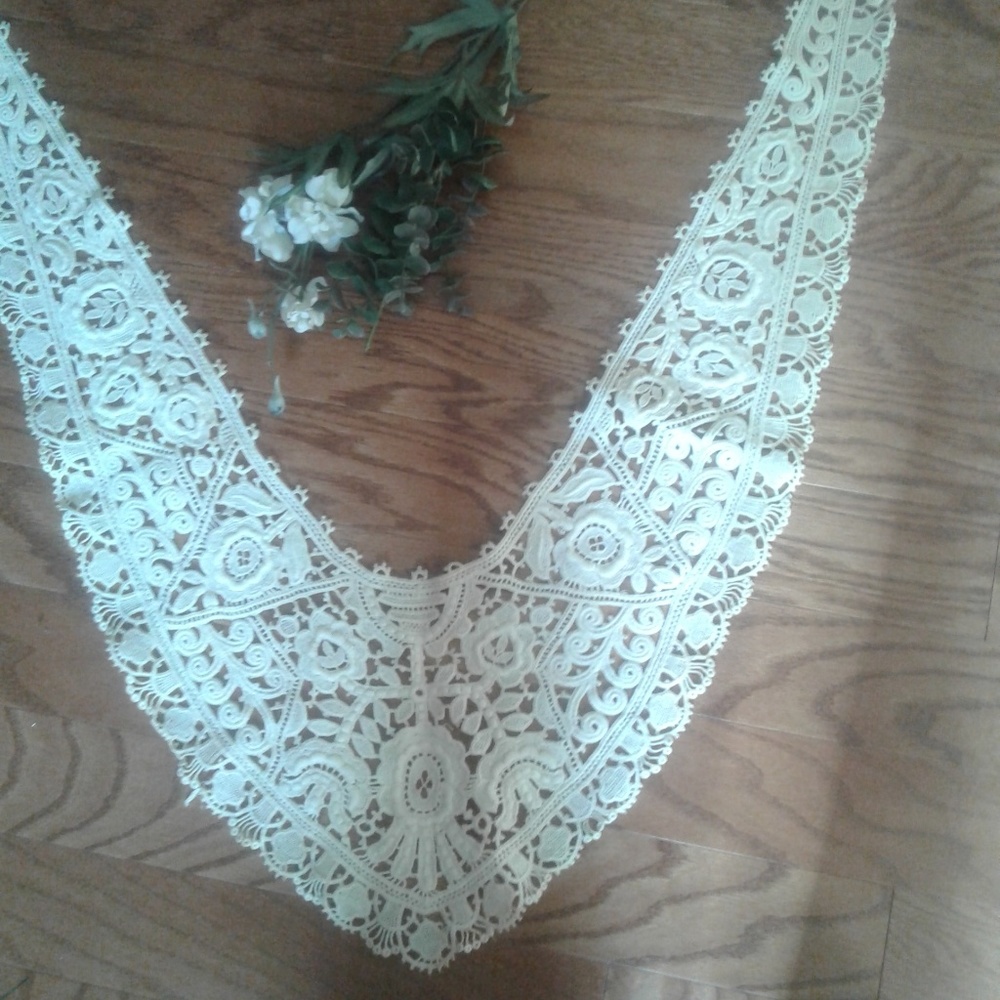Antique white crocheted lace collar.